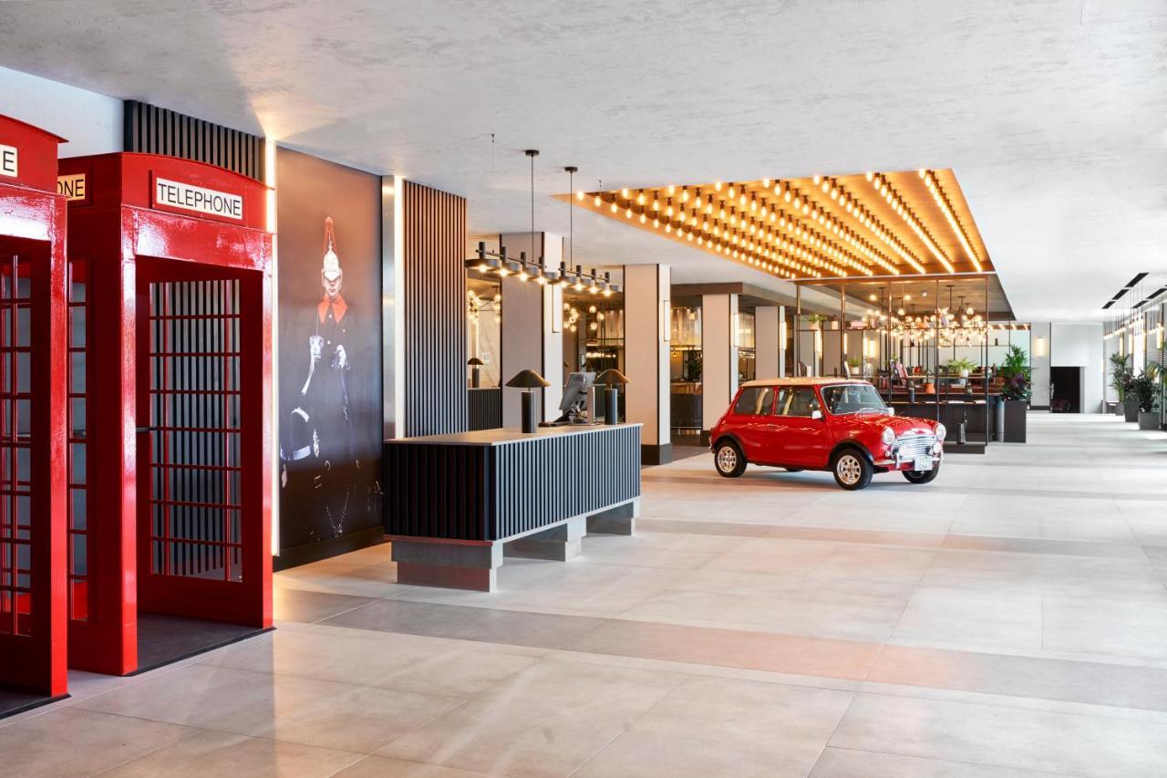 Radisson Hotel And Conference Centre London Heathrow Hillingdon Esterno foto Reception area