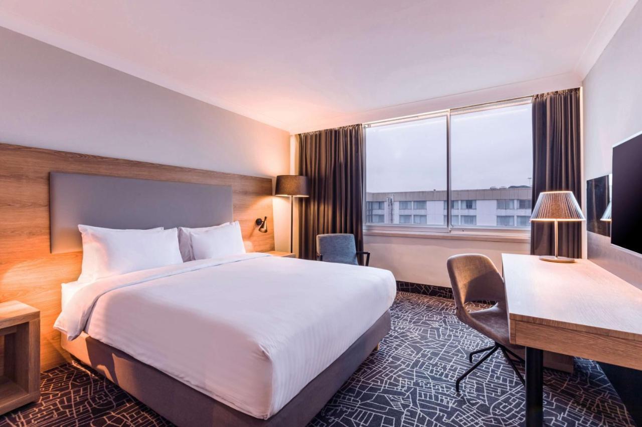 Radisson Hotel And Conference Centre London Heathrow Hillingdon Esterno foto Room at the hotel