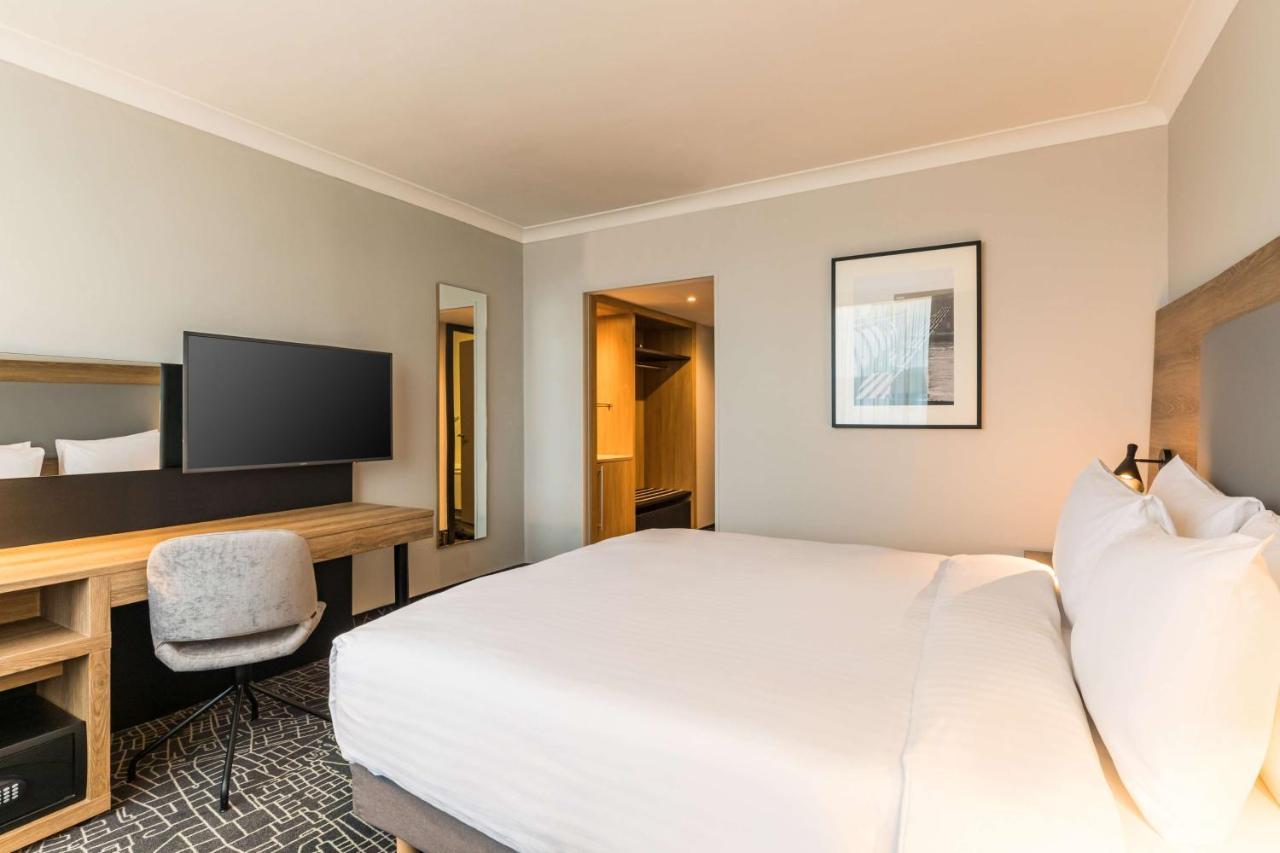 Radisson Hotel And Conference Centre London Heathrow Hillingdon Esterno foto Room interior