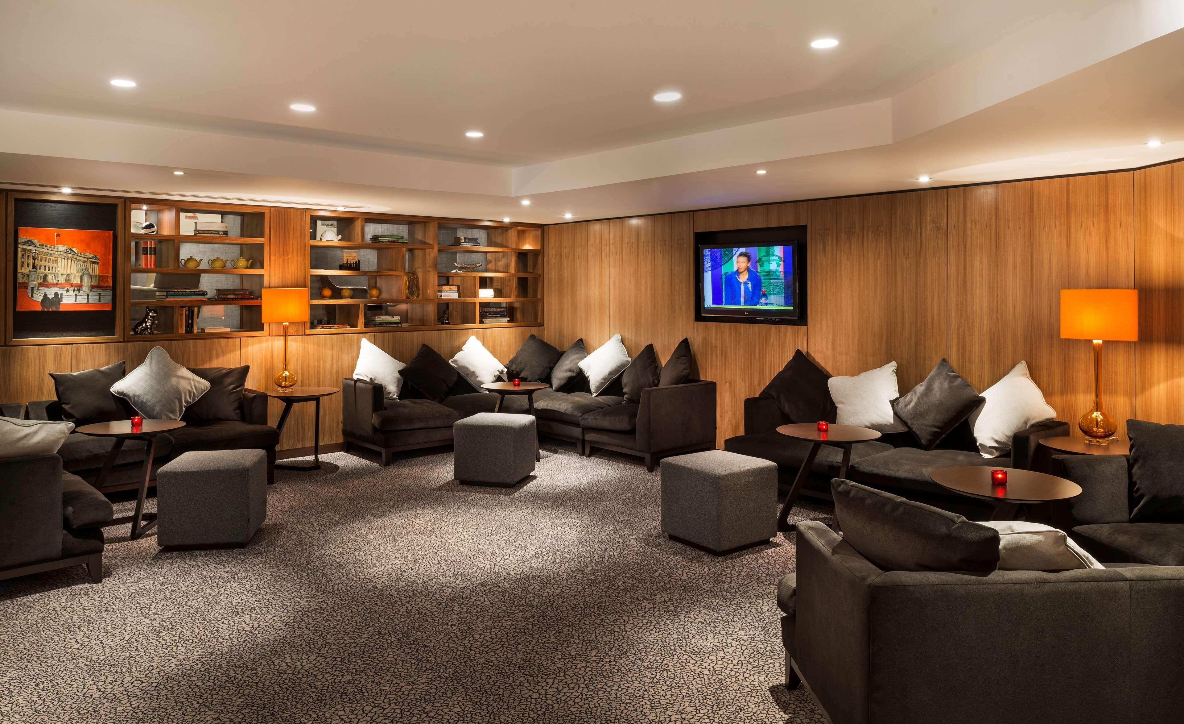 Radisson Hotel And Conference Centre London Heathrow Hillingdon Esterno foto The lounge at the hotel