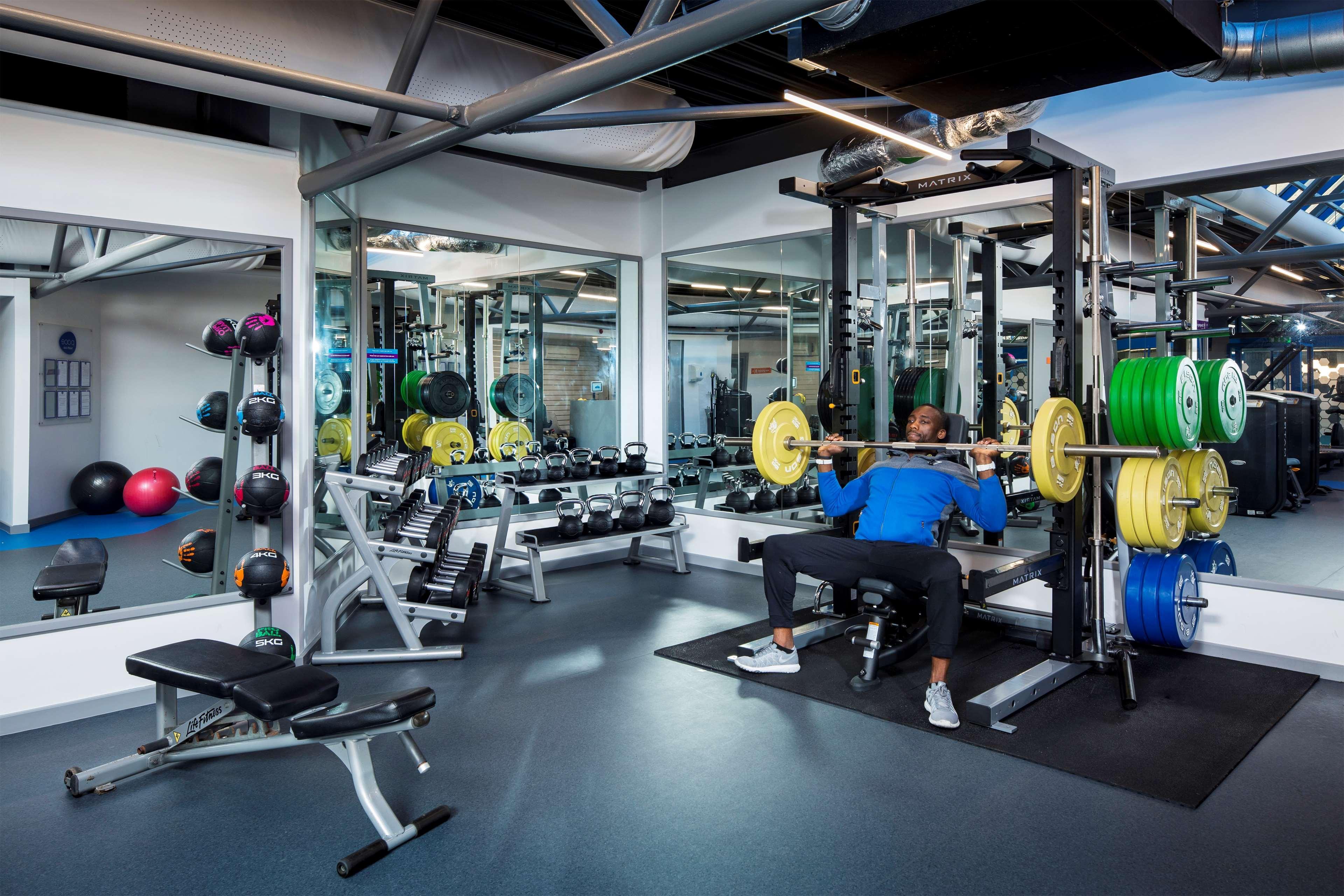 Radisson Hotel And Conference Centre London Heathrow Hillingdon Esterno foto The gym at the University of West London