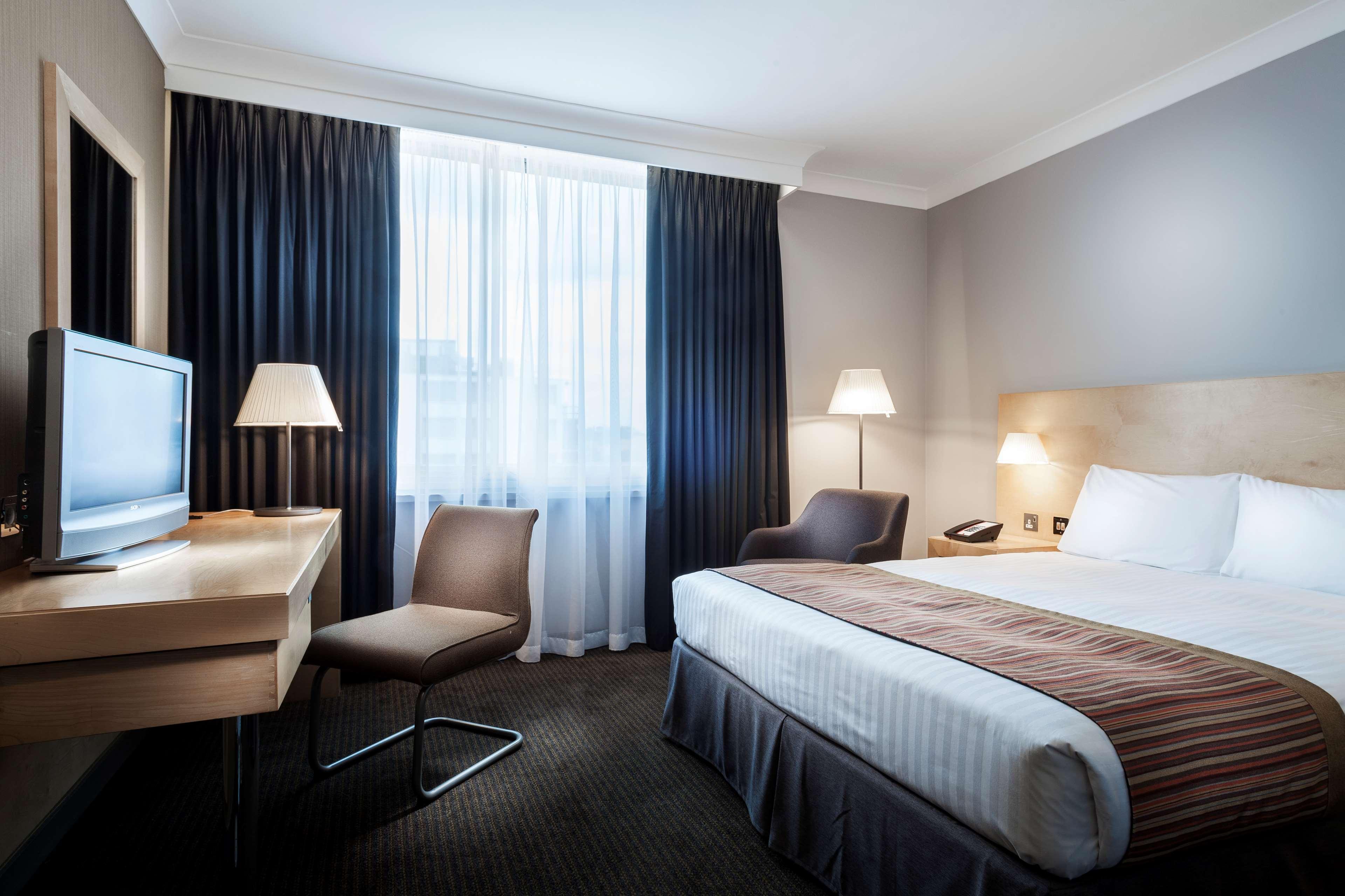 Radisson Hotel And Conference Centre London Heathrow Hillingdon Esterno foto A room at the hotel