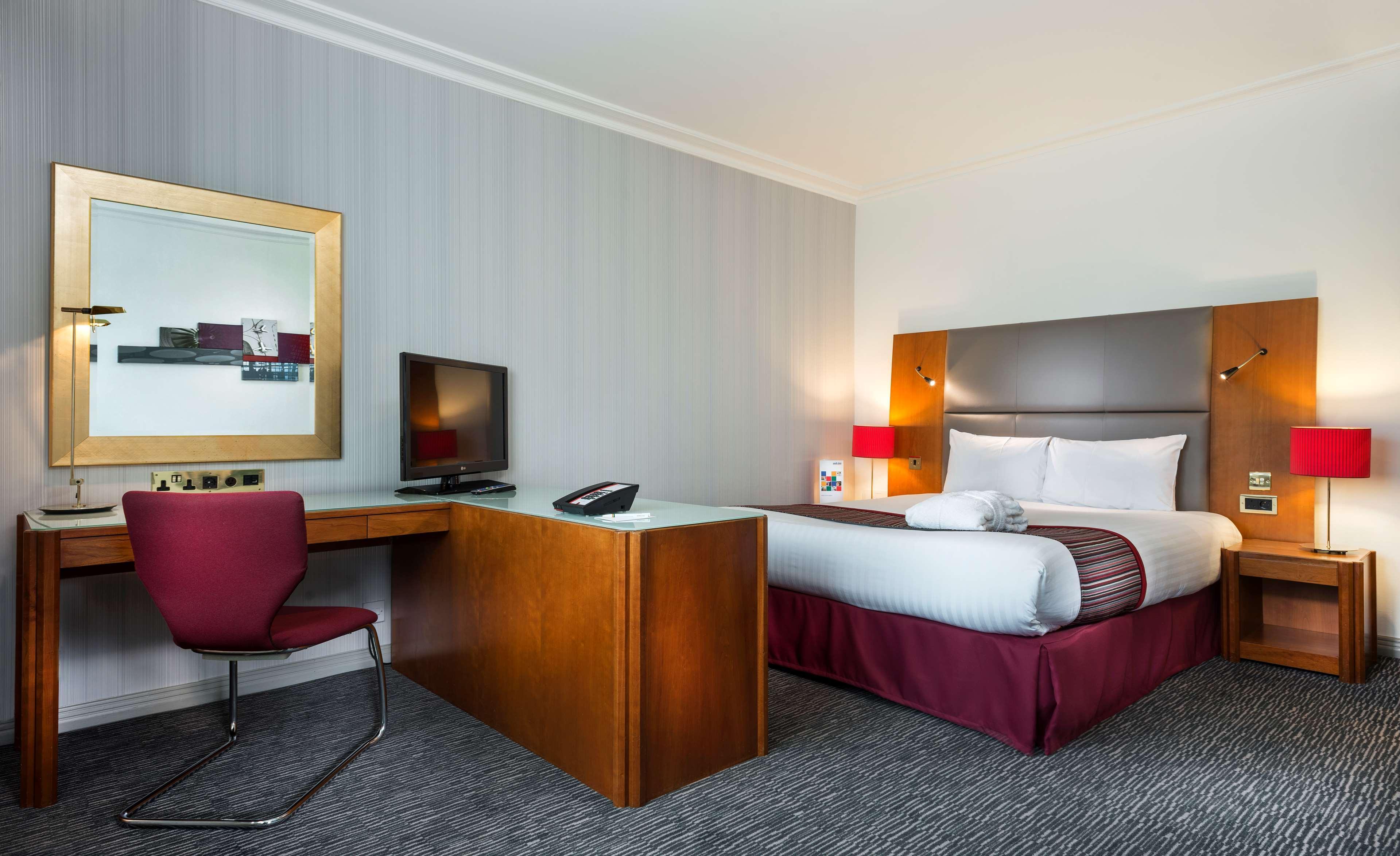 Radisson Hotel And Conference Centre London Heathrow Hillingdon Esterno foto A room at the hotel