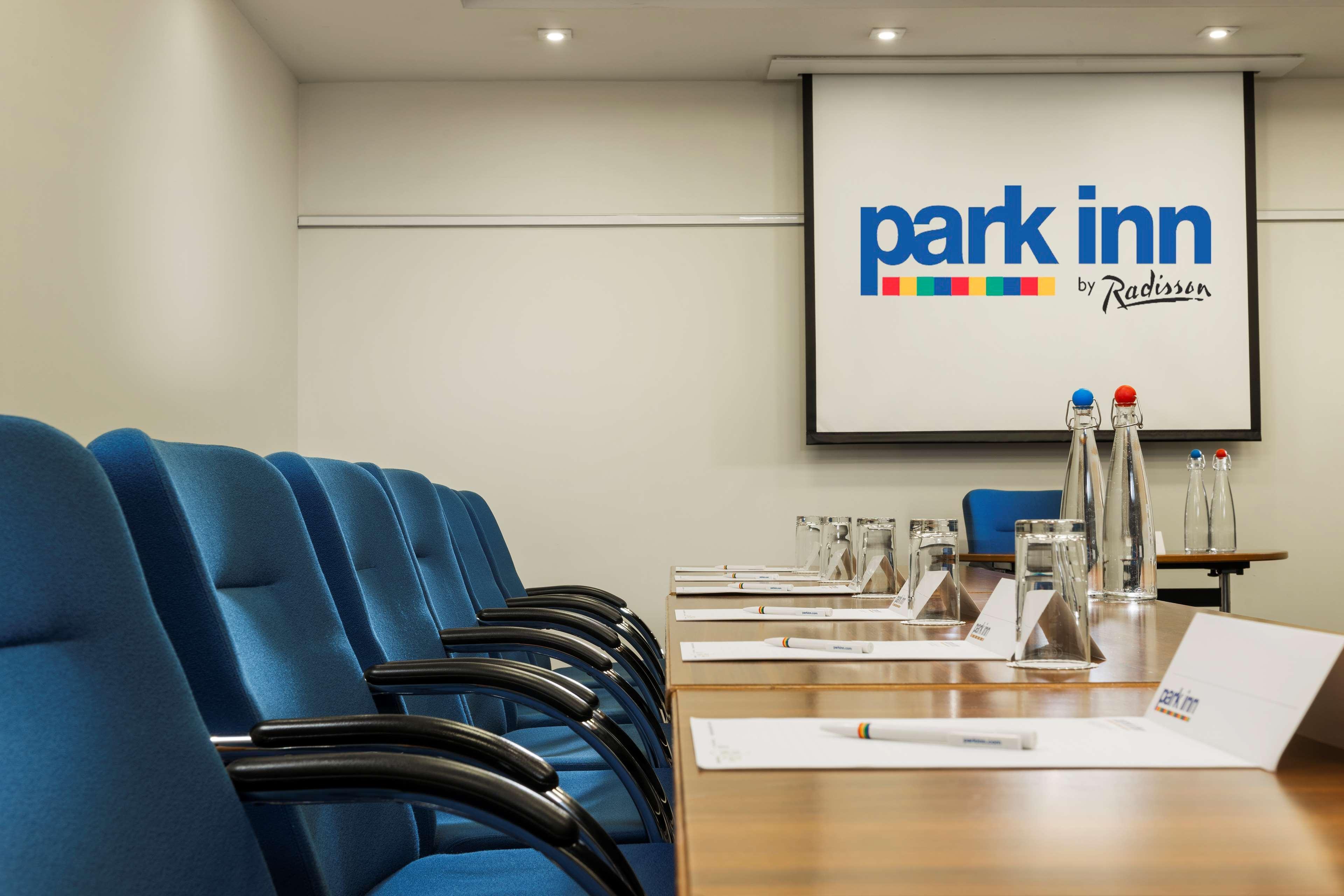 Radisson Hotel And Conference Centre London Heathrow Hillingdon Esterno foto Park Inn by Radisson