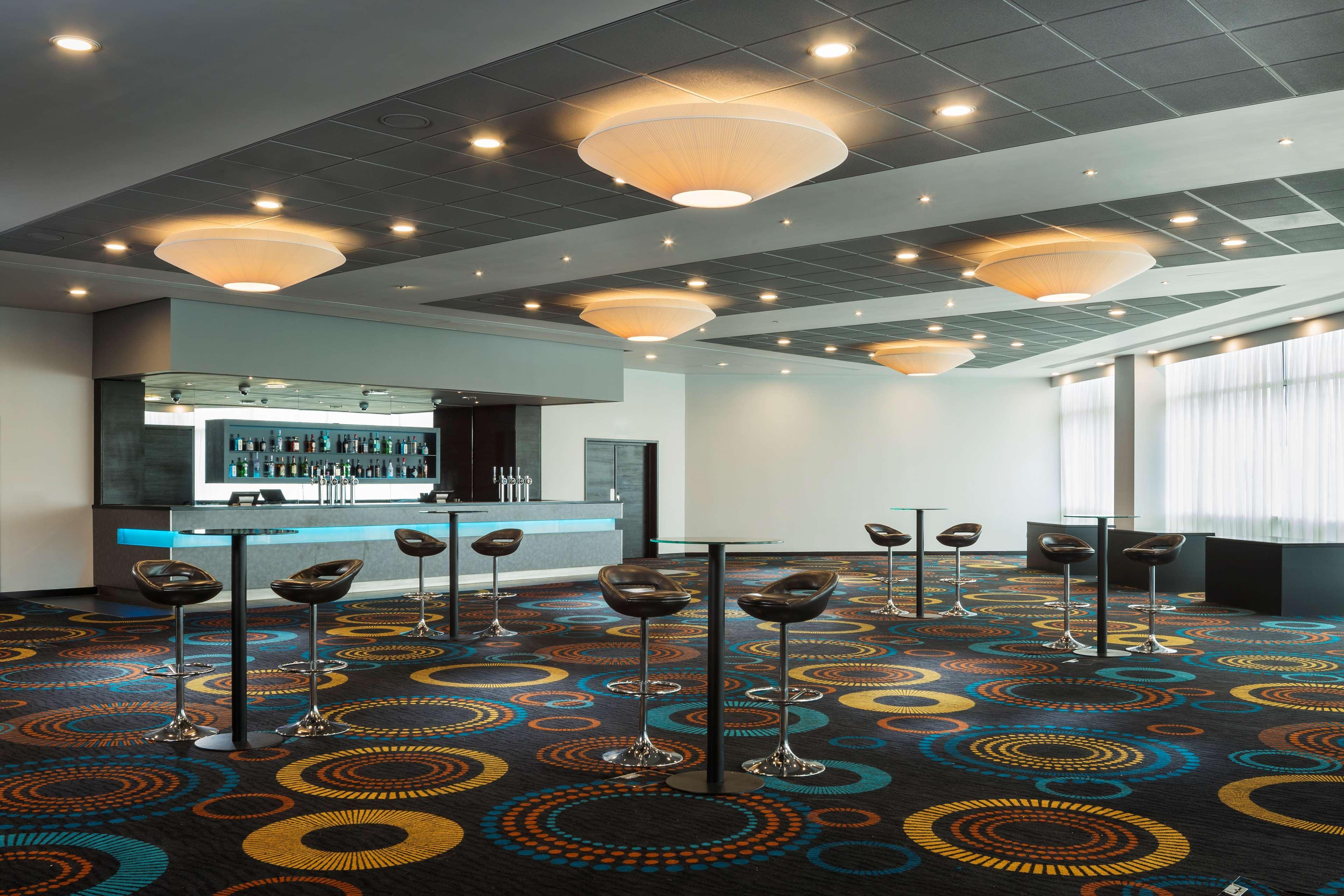 Radisson Hotel And Conference Centre London Heathrow Hillingdon Esterno foto The interior of the hotel
