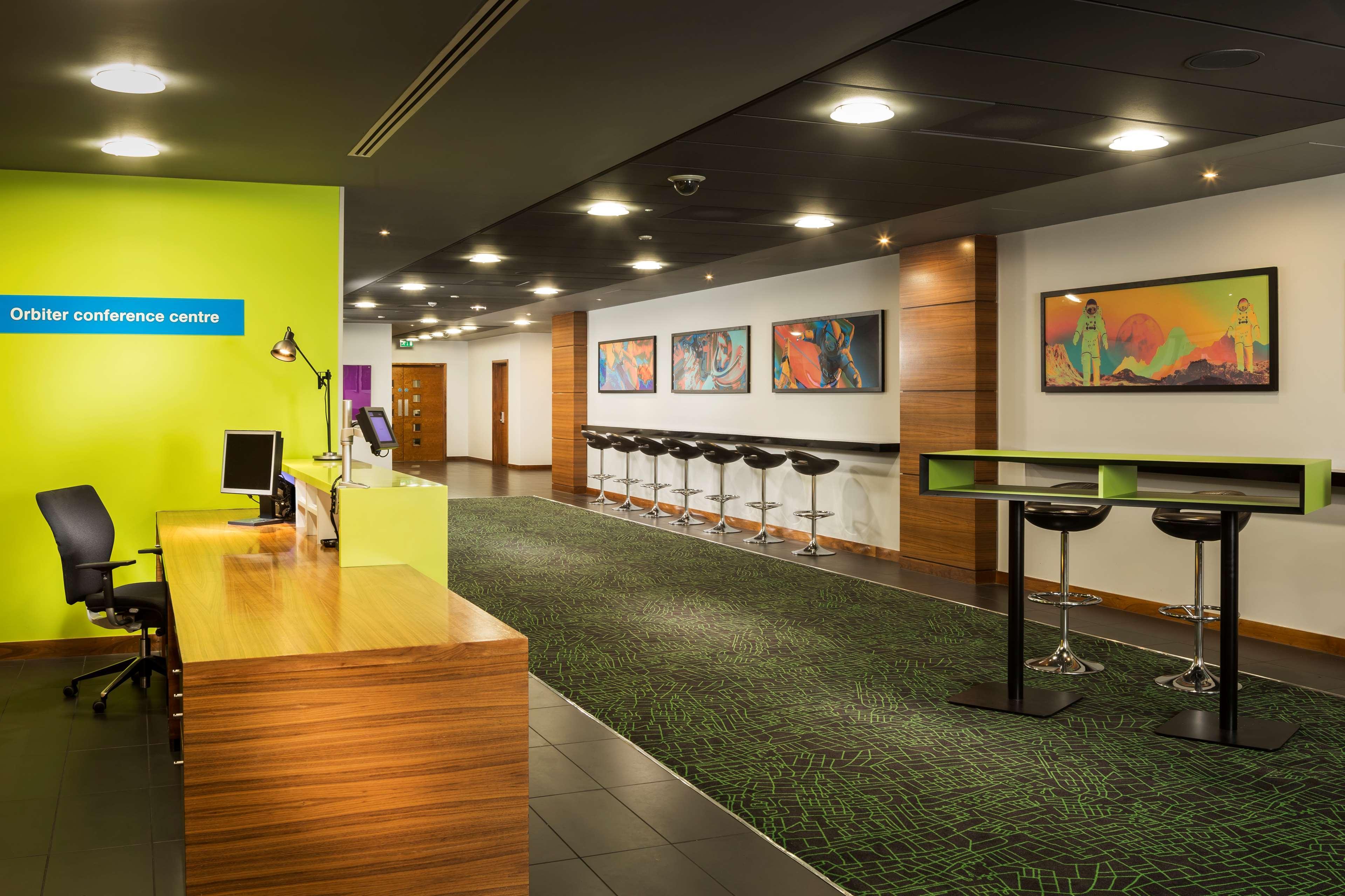 Radisson Hotel And Conference Centre London Heathrow Hillingdon Esterno foto Reception area