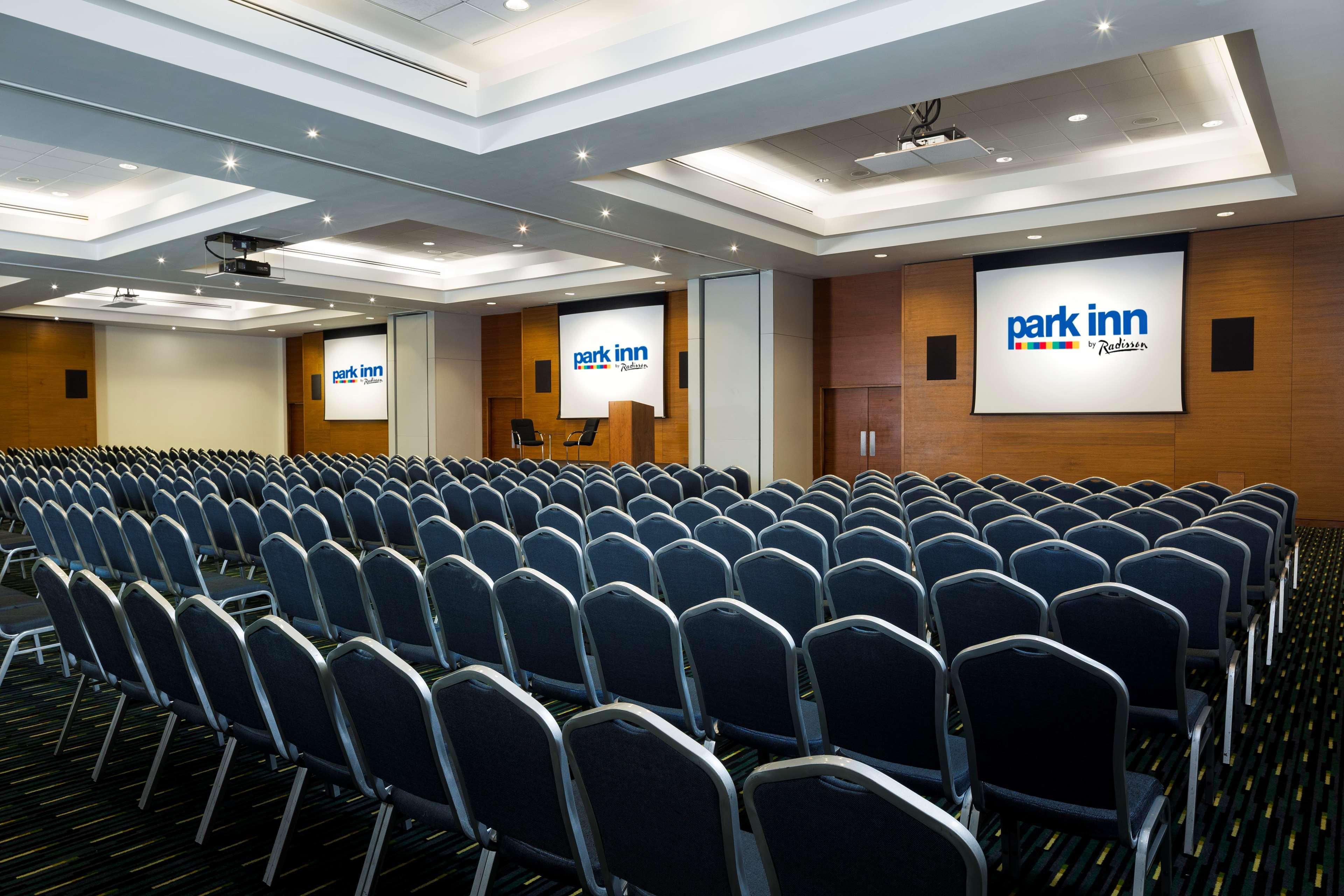 Radisson Hotel And Conference Centre London Heathrow Hillingdon Esterno foto Park Inn by Radisson