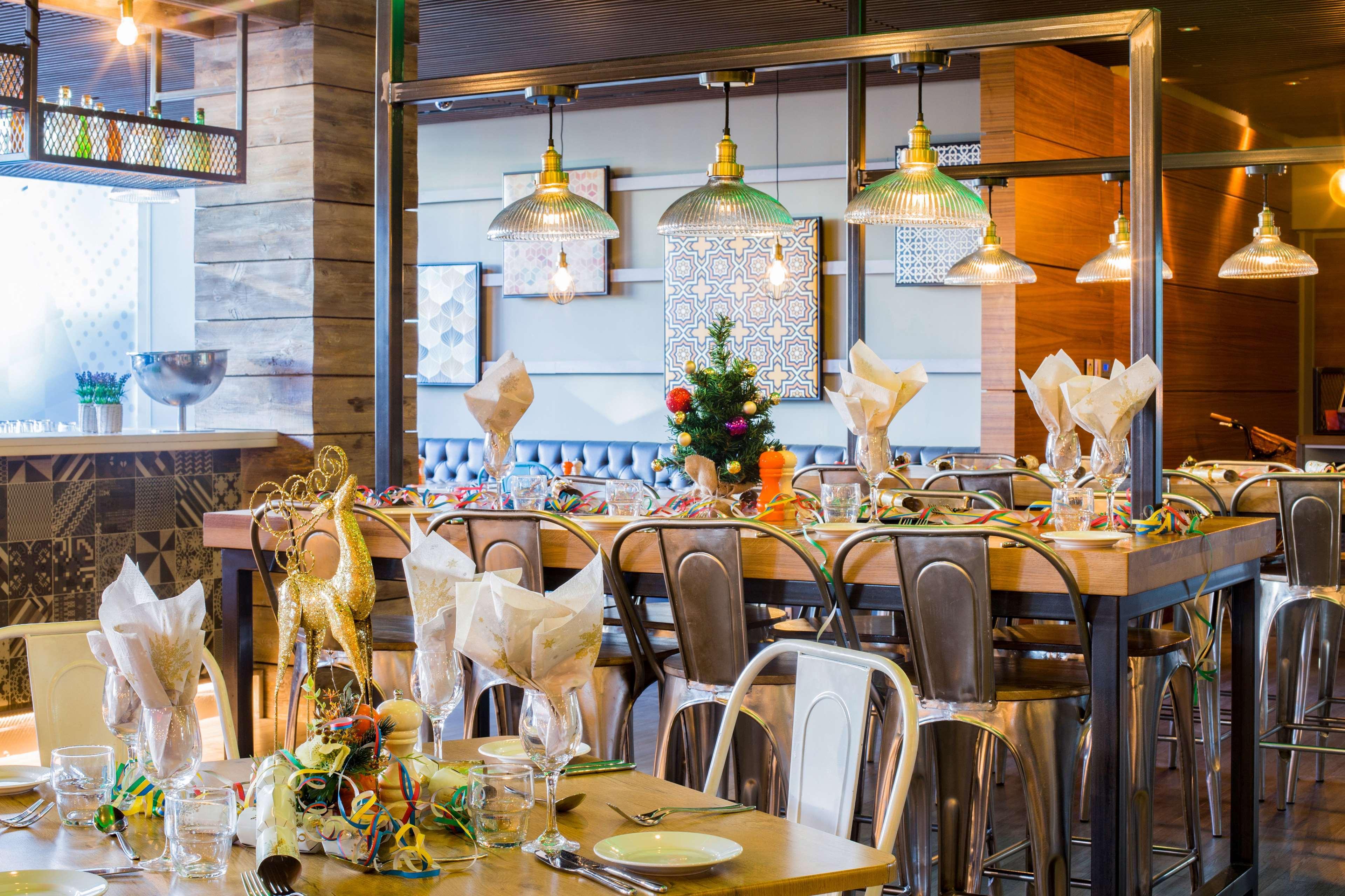 Radisson Hotel And Conference Centre London Heathrow Hillingdon Esterno foto Interior of the restaurant