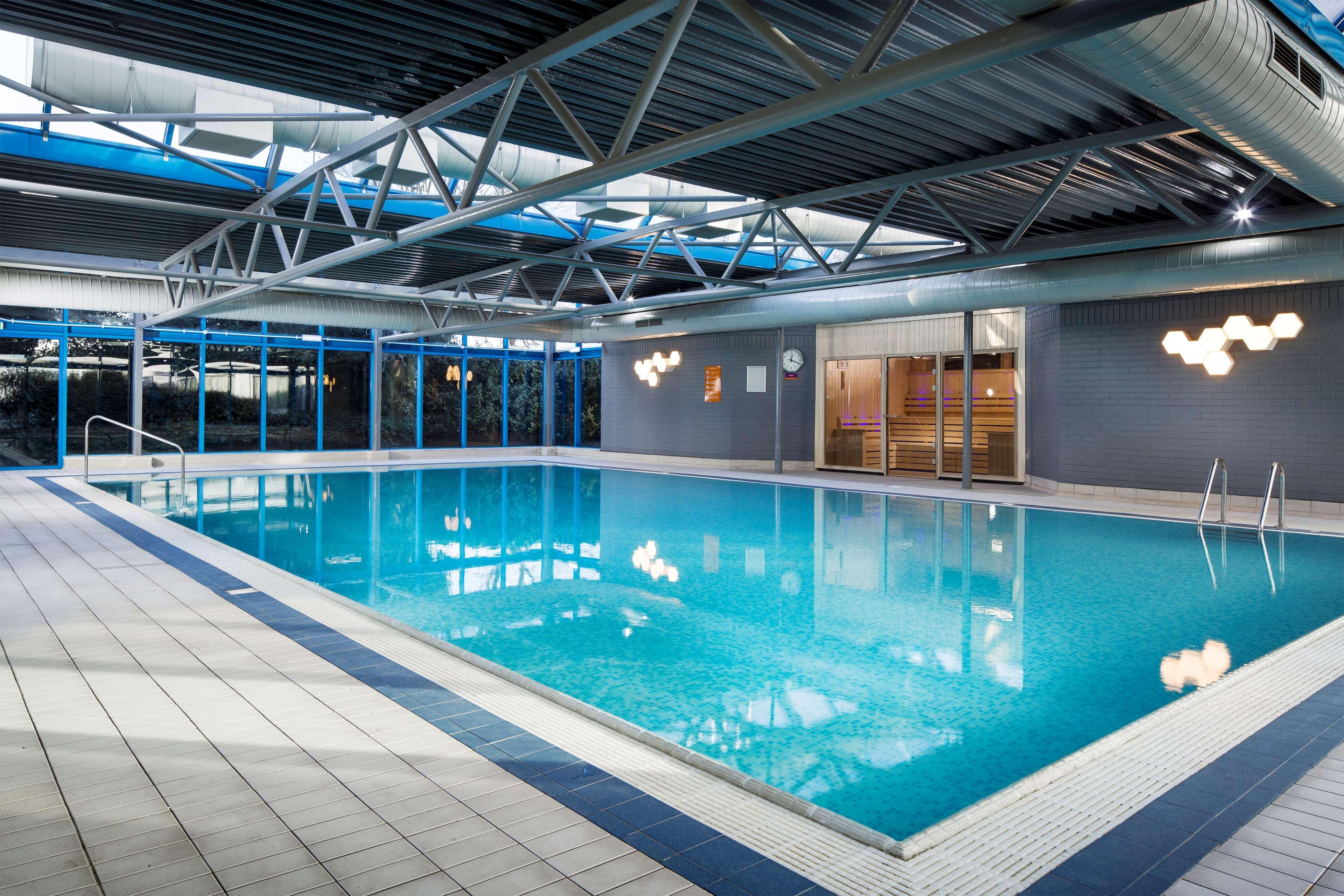 Radisson Hotel And Conference Centre London Heathrow Hillingdon Esterno foto Swimming pool