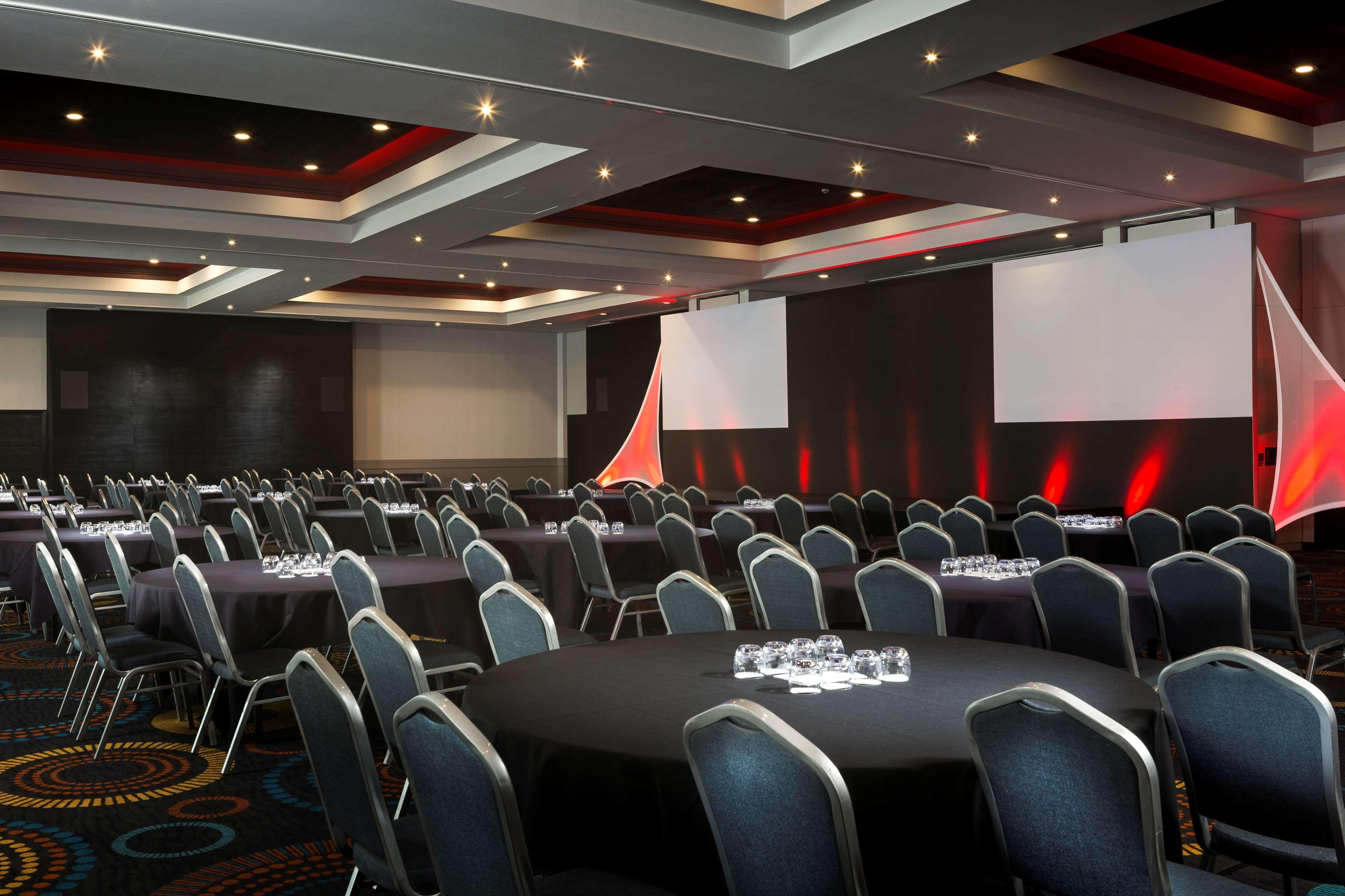Radisson Hotel And Conference Centre London Heathrow Hillingdon Esterno foto The function hall of the hotel