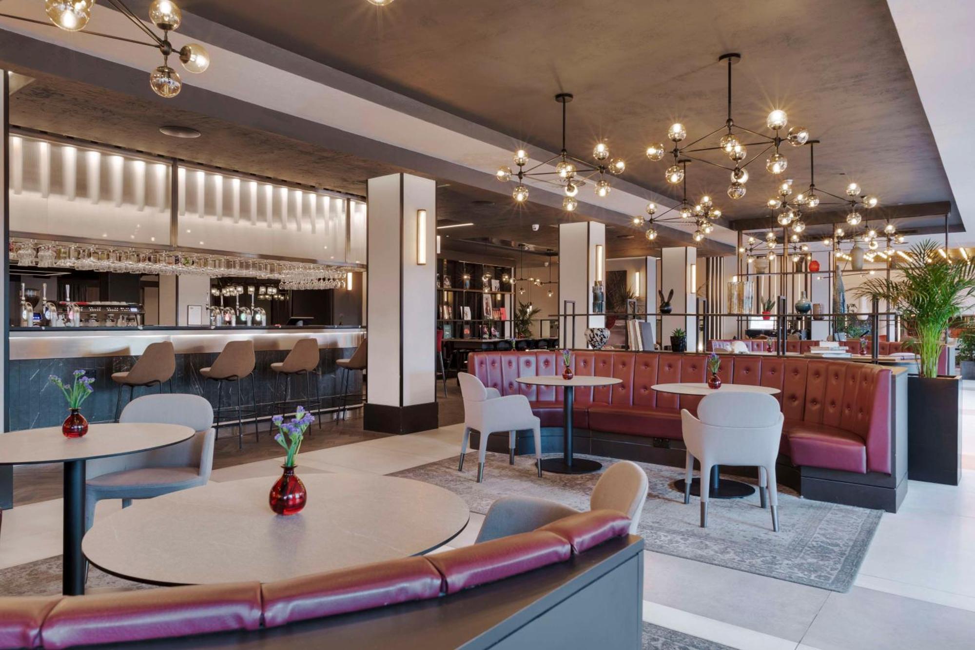 Radisson Hotel And Conference Centre London Heathrow Hillingdon Esterno foto Interior of the hotel