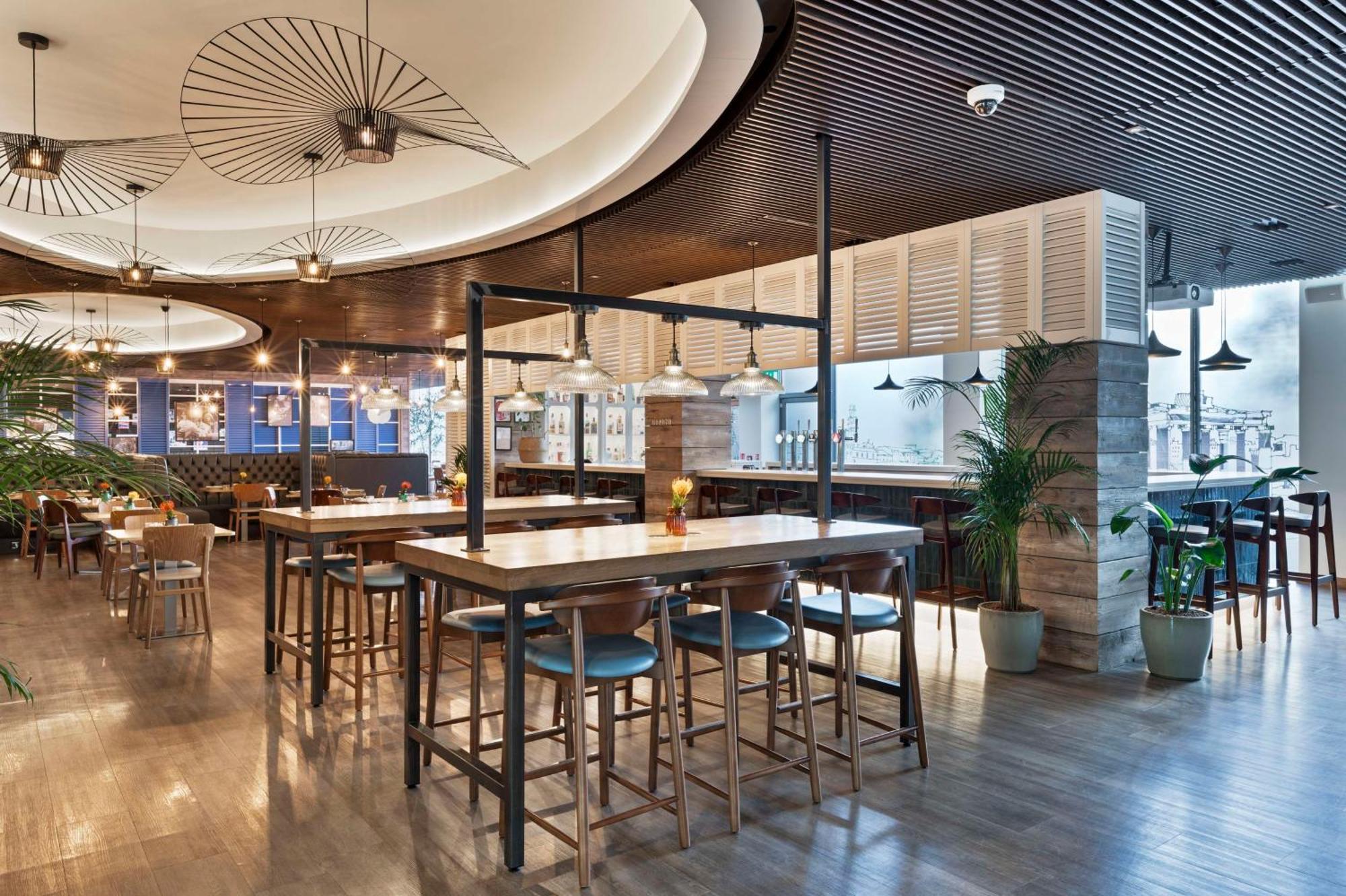 Radisson Hotel And Conference Centre London Heathrow Hillingdon Esterno foto Interior of the restaurant