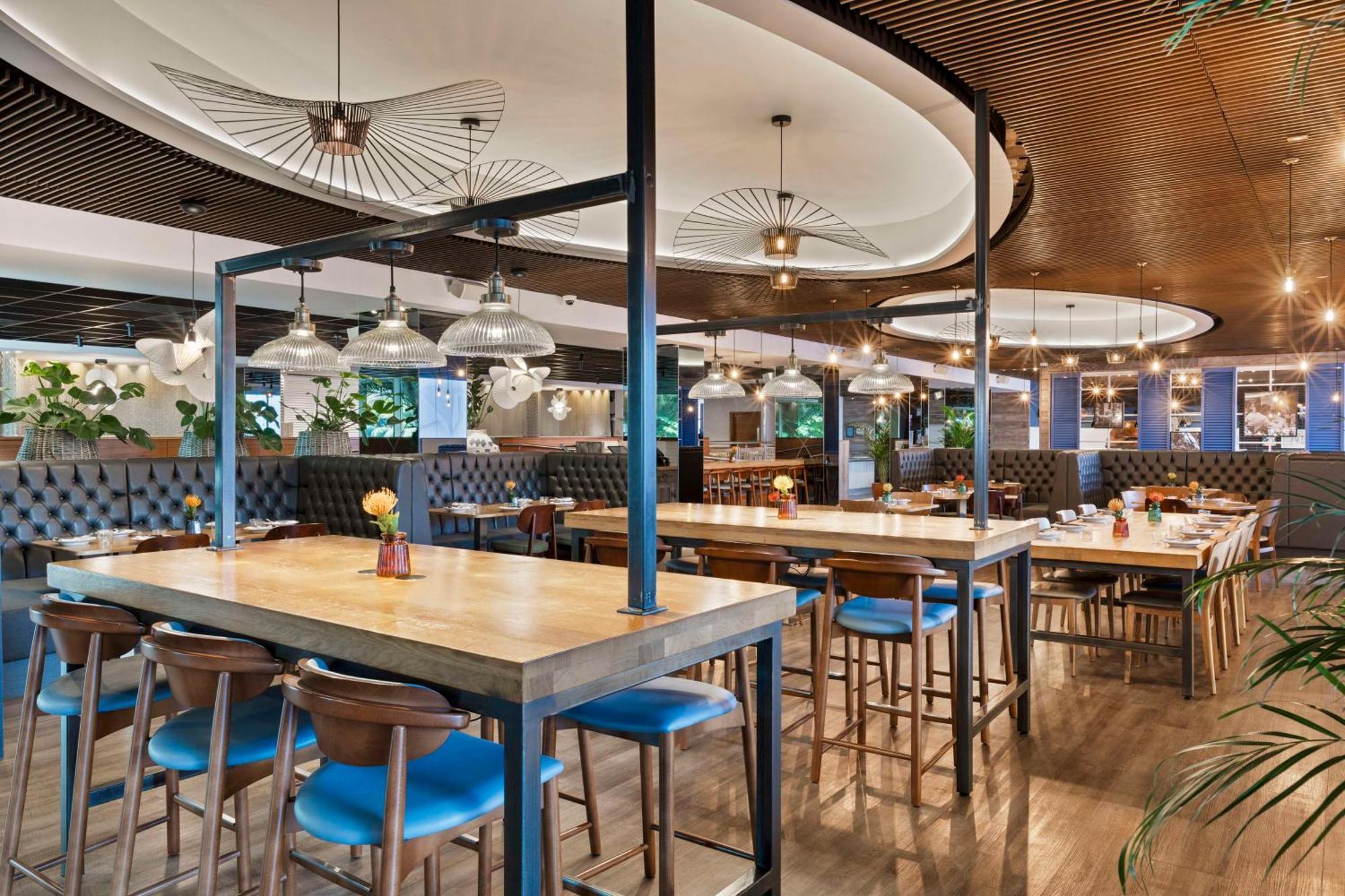 Radisson Hotel And Conference Centre London Heathrow Hillingdon Esterno foto Interior of the restaurant