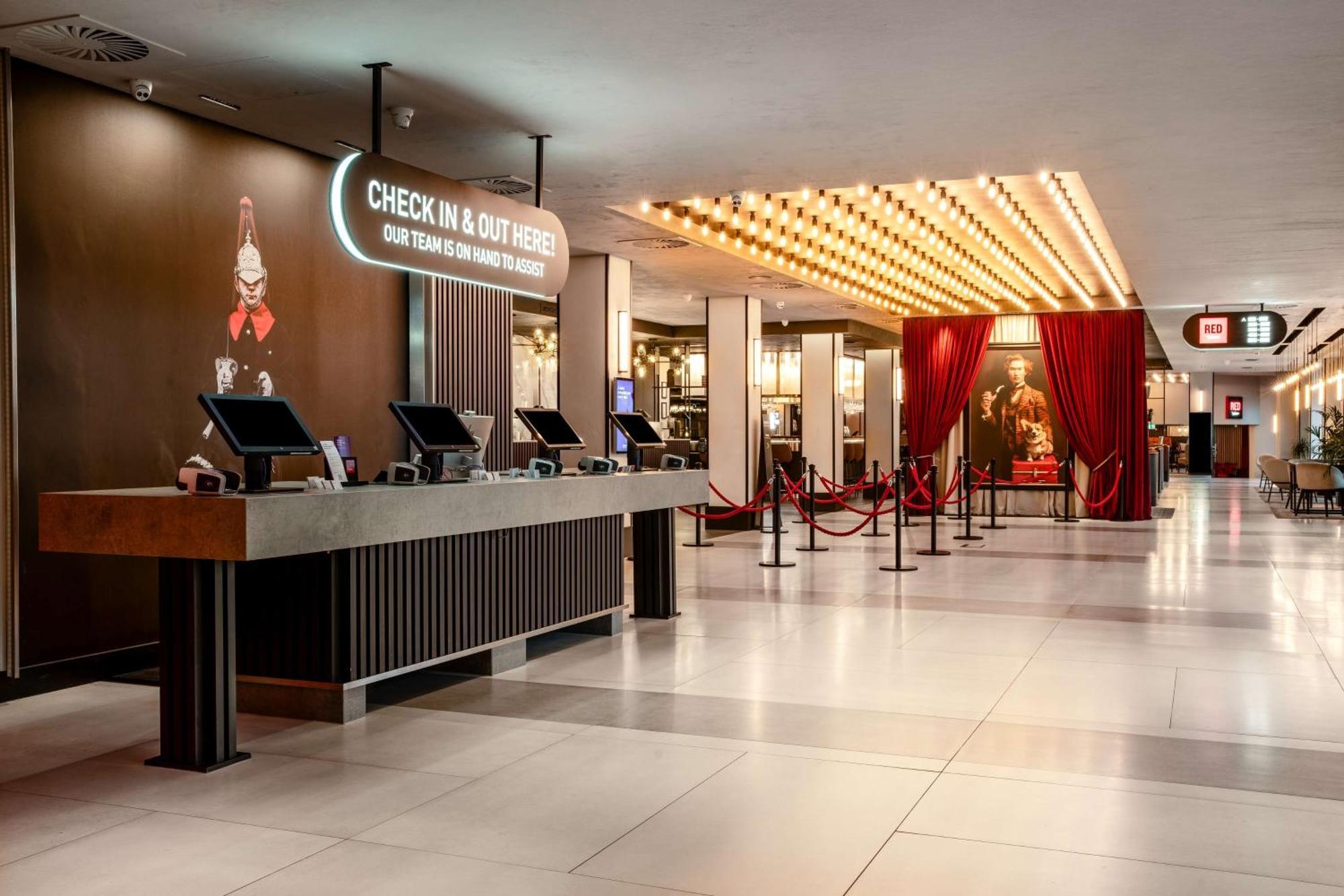 Radisson Hotel And Conference Centre London Heathrow Hillingdon Esterno foto